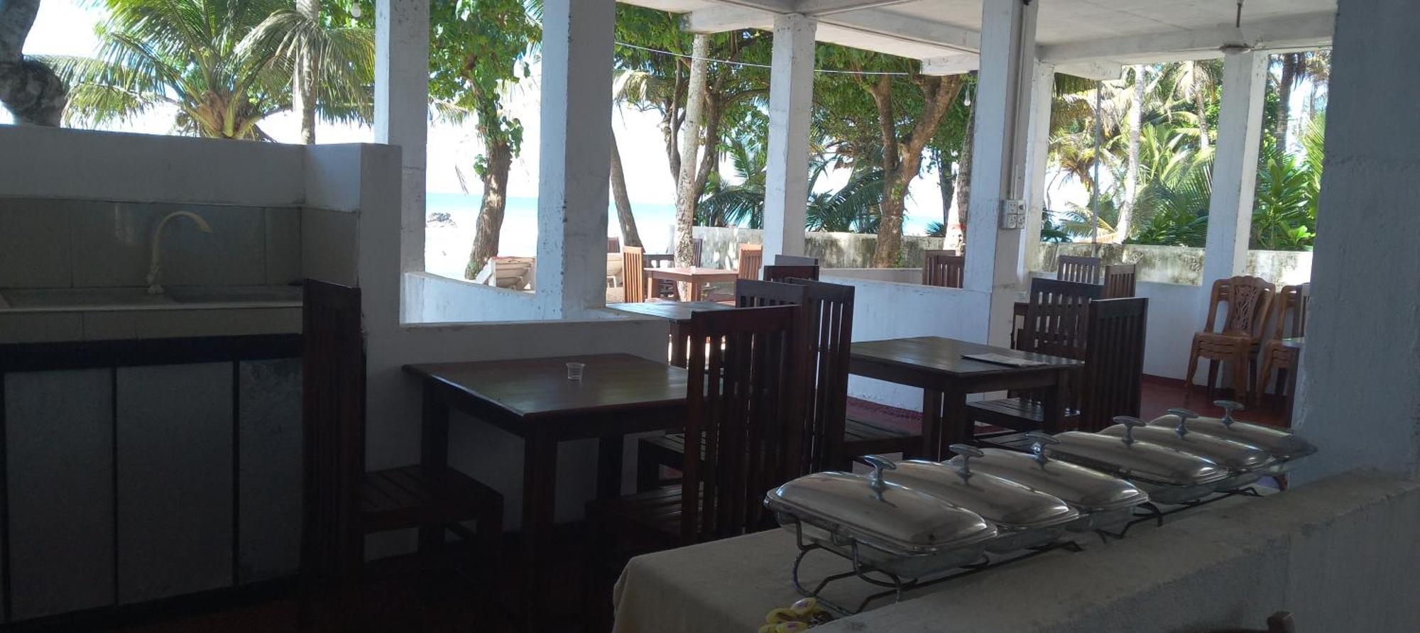 Hotel Jayanthi Surf Dreams Midigama East Esterno foto